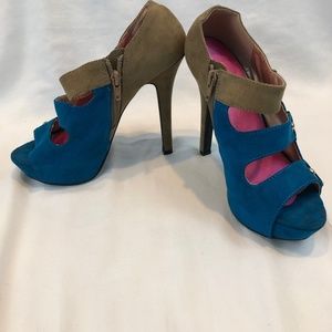 Color Block Platform Pumps